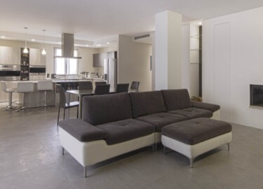 Zona giorno di un appartamento appena ristrutturato a Vernio, Prato